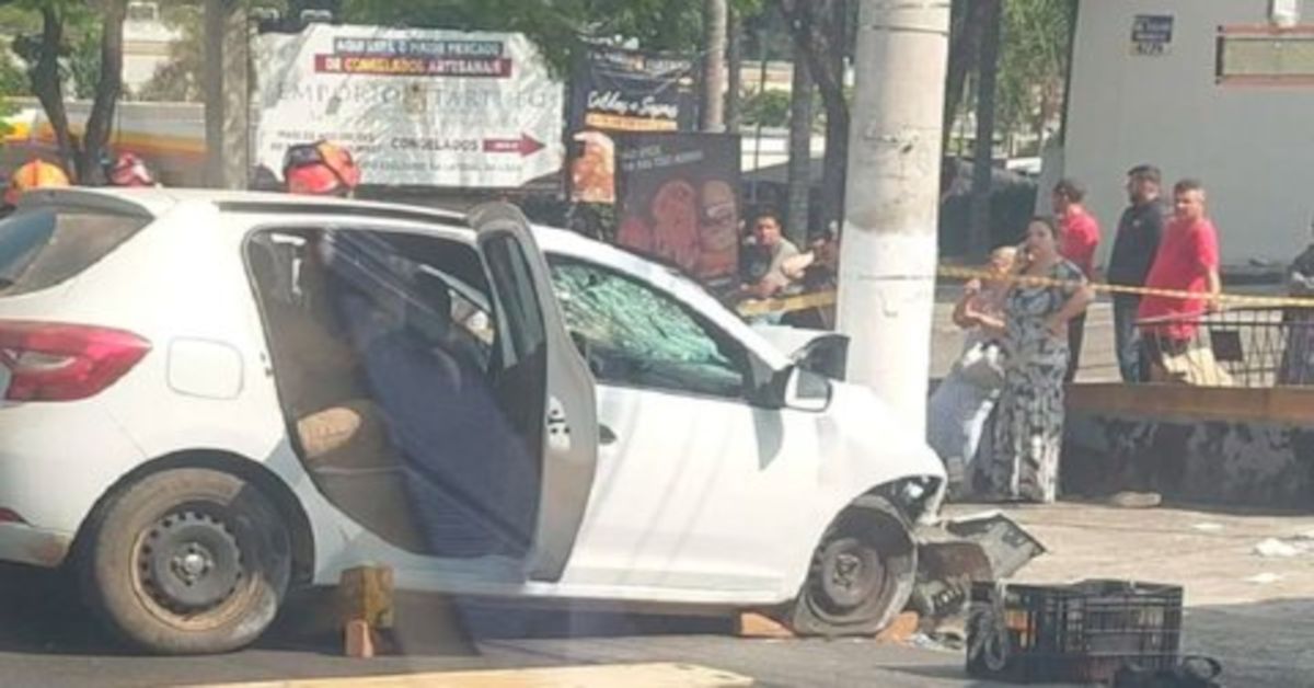 Câmera flagra o momento em que carro descontrolado atropela 3 mulheres