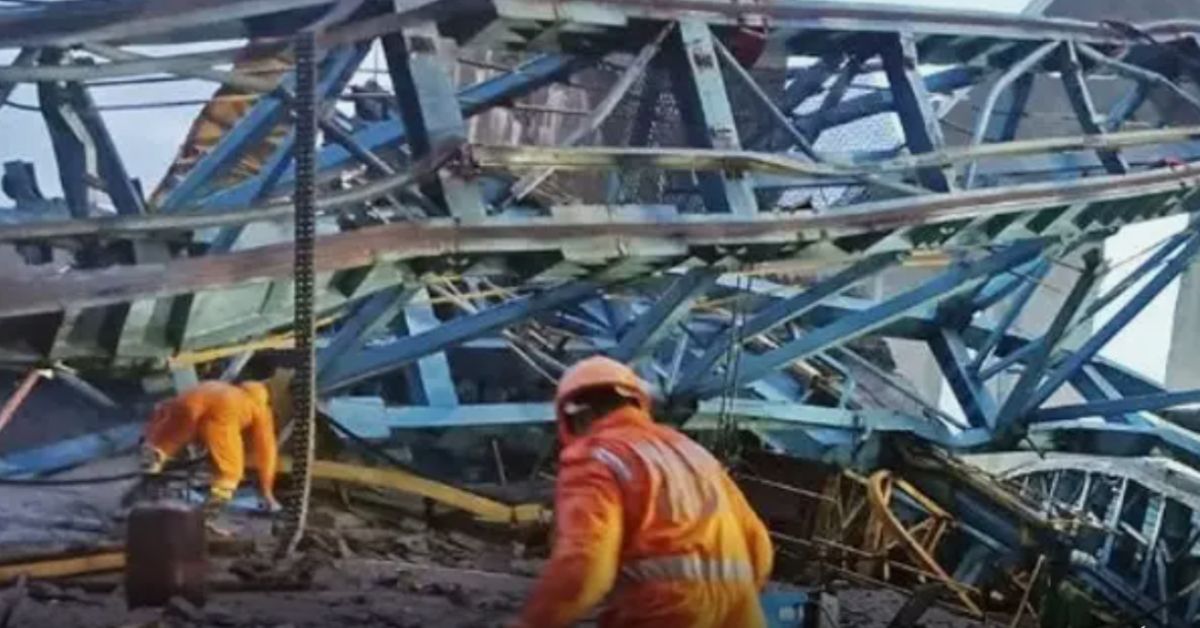 V Deo Queda De Guindaste Usado Em Constru O De Ponte Deixa Pelo Menos