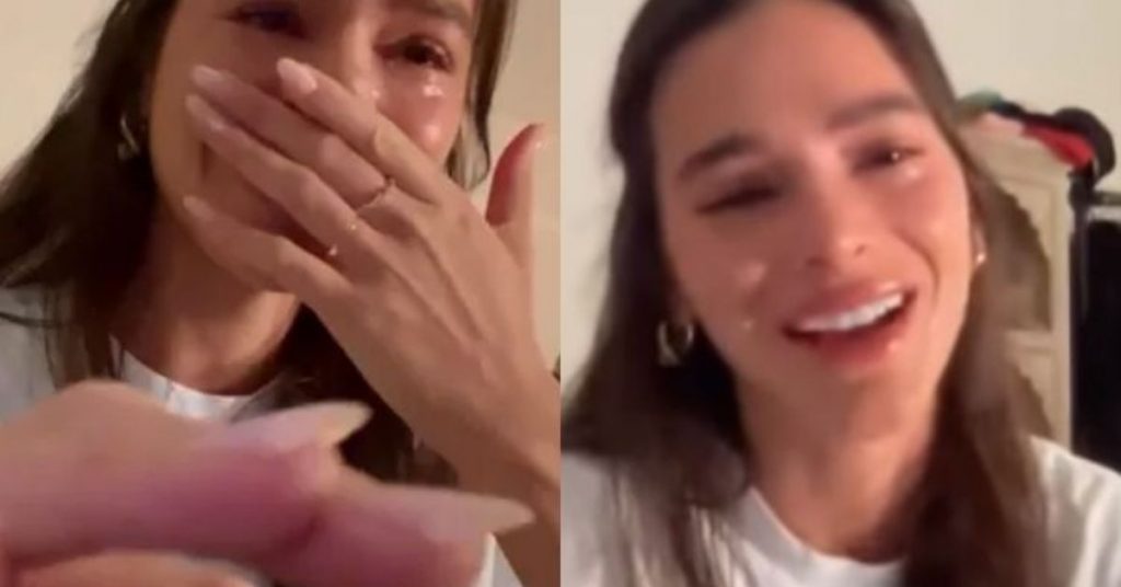 Bruna Marquezine se emociona anúncio de gravidez Tô chorando