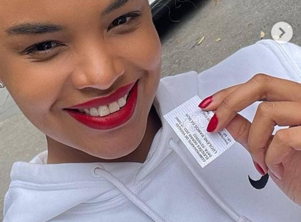 Lucy Ramos mostra comprovante das Eleies 2022 Foto ReproduoInstagram
