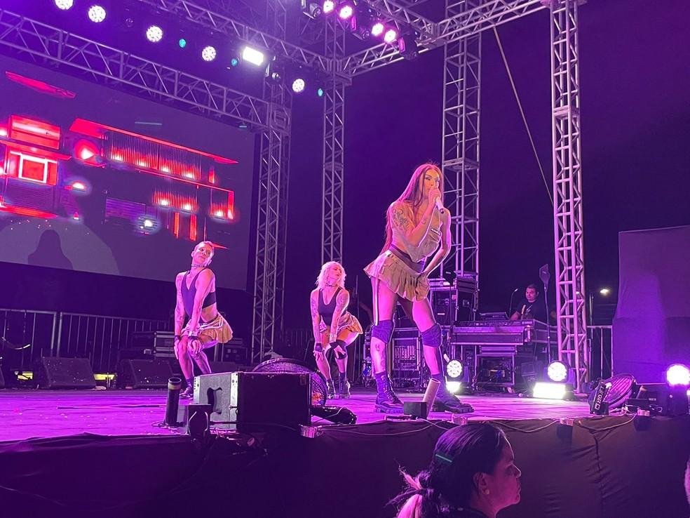Image: https://mulherinteressante.com/wp-content/uploads/2022/10/postiimg-63486d20da7bf6051.jpeg Show de Pabllo Vittar foi embalado de perfomances coreografias e hits como Zap Zum Bandida Disk Me e Triste com T Foto Bianca Fatimg1 AM