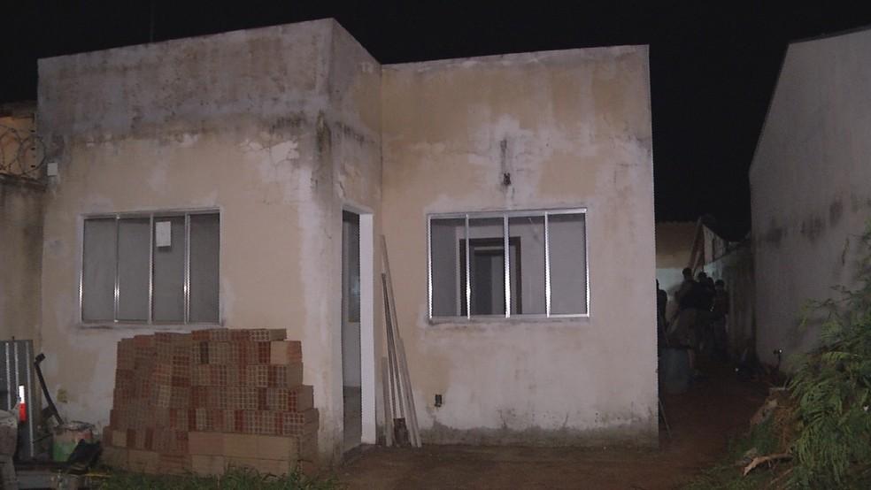 Casa onde o corpo foi encontrado fica localizada no bairro Santos Dumont em Montes Claros Foto Reproduo Inter TV