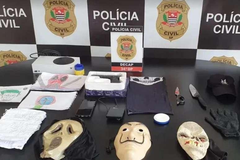 Objetos apreendidos usados pelo estudante responsvel por ataque em escola de SP