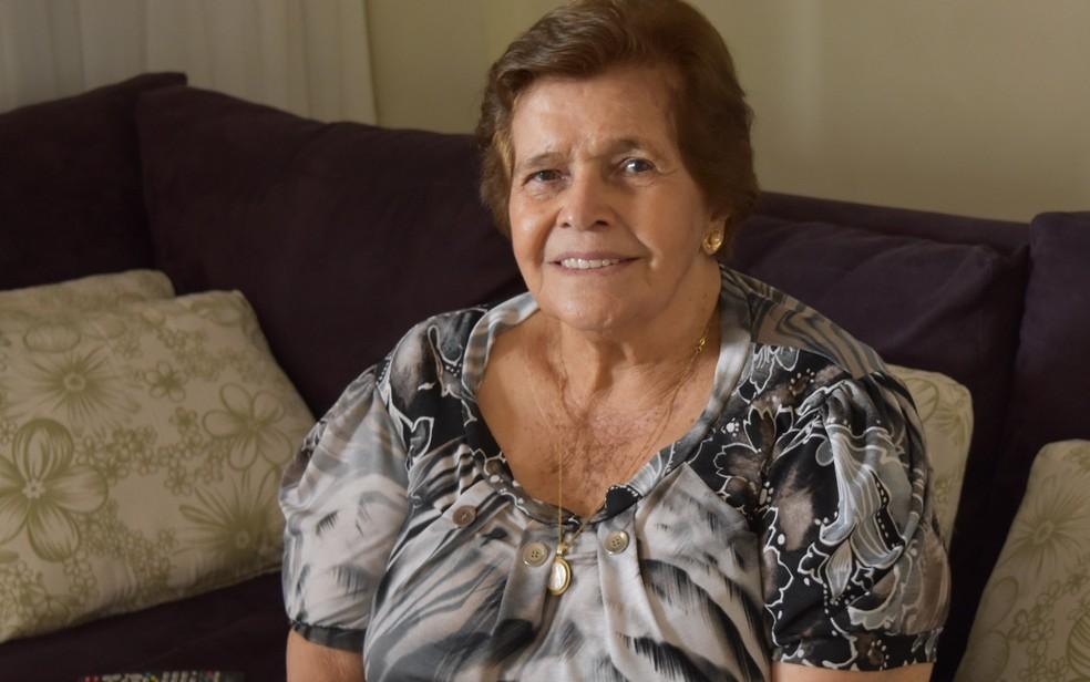 Dona Carmem Divina da Silva me de Leandro e Leonardo que ia semanalmente Casa de Apoio Gois Goinia Foto Vanessa MartinsG1