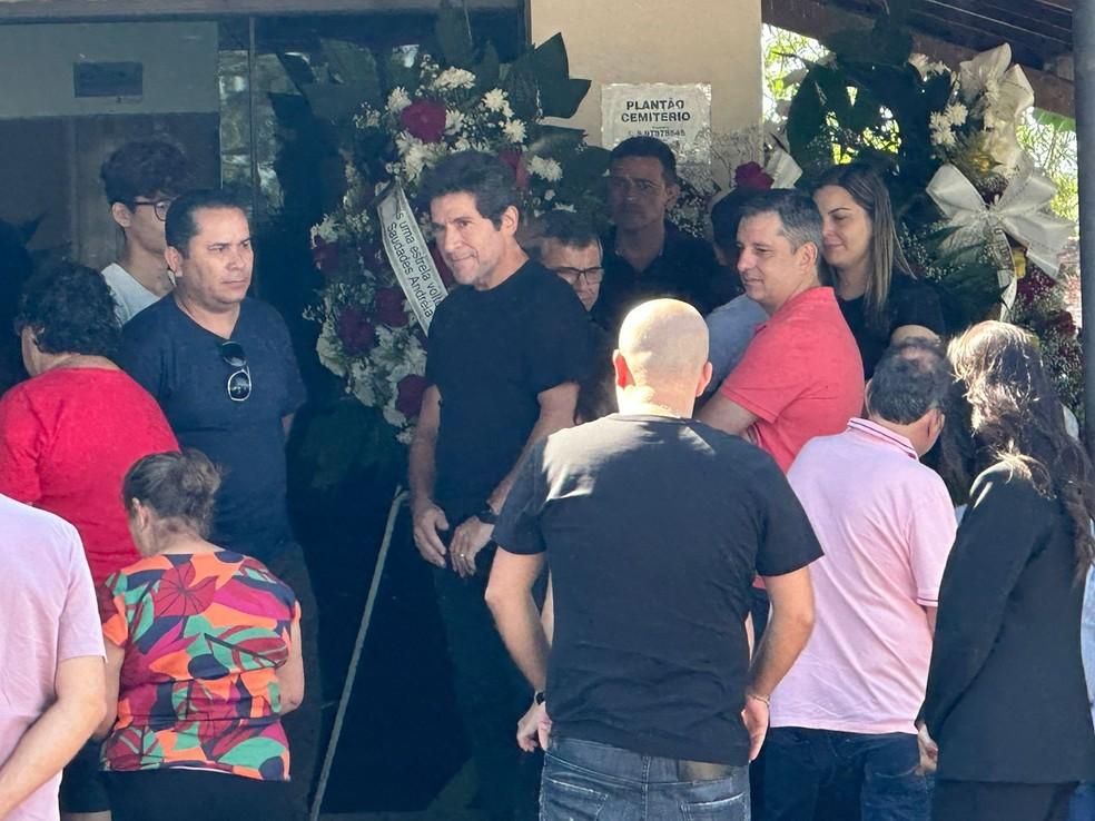Cantor Daniel durante o velrio da me Maria Aparecida em Brotas Foto Joo Victor NeoEPTV