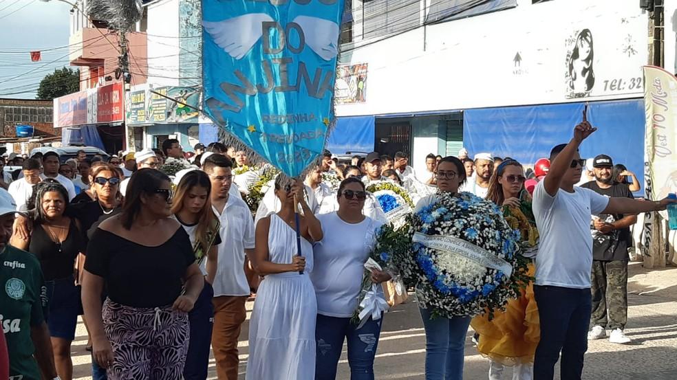 Victoria Figueiredo viva de Brendo Yan carregou estandarte do Bloco do Anjinho criado pelo influencer no carnaval deste ano Foto Srgio Henrique SantosInter TV Cabugi