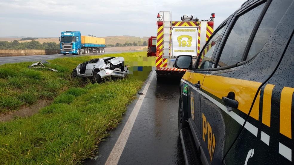 Acidente foi no incio da manh de segunda-feira na BR-376 Foto PRF