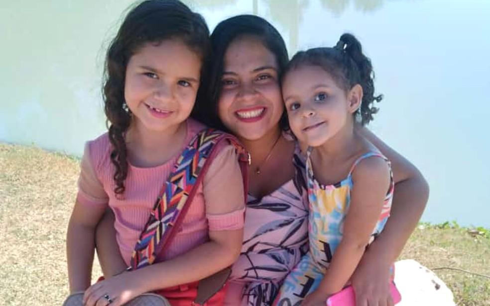 Brbara Souza Pereira e as sobrinhas Mirielly Gomes Souza de 8 anos e Ceclia Gomes Souza de 4 anos Foto Arquivo pessoalBrbara Souza Pereira