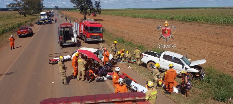 Mulher morre em acidente de carro na DF-251 e outras cinco pessoas ficam feridas Foto CBMDFDivulgao
