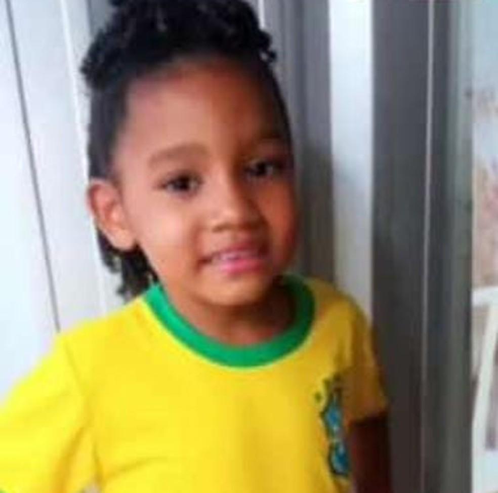 Uma das vtimas do desabamento de um prdio em Paulista no Grande Recife foi a menina Ester Misael de 5 anos Foto ReproduoWhatsApp