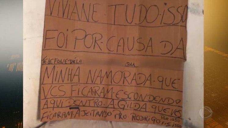 Ele foi encontrado horas depois com o recado da imagem acima Nele Alessandro justificaria seus atos porque Viviane me de Arthur teria acobertado uma ex-namorada do agressor enquanto ela o traa