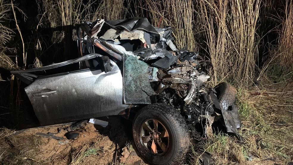 Caminhonete ficou destruda aps batida Foto Lucas LoboTV Anhanguera
