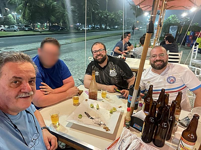O mdico baiano posou para uma foto momentos antes de ser morto