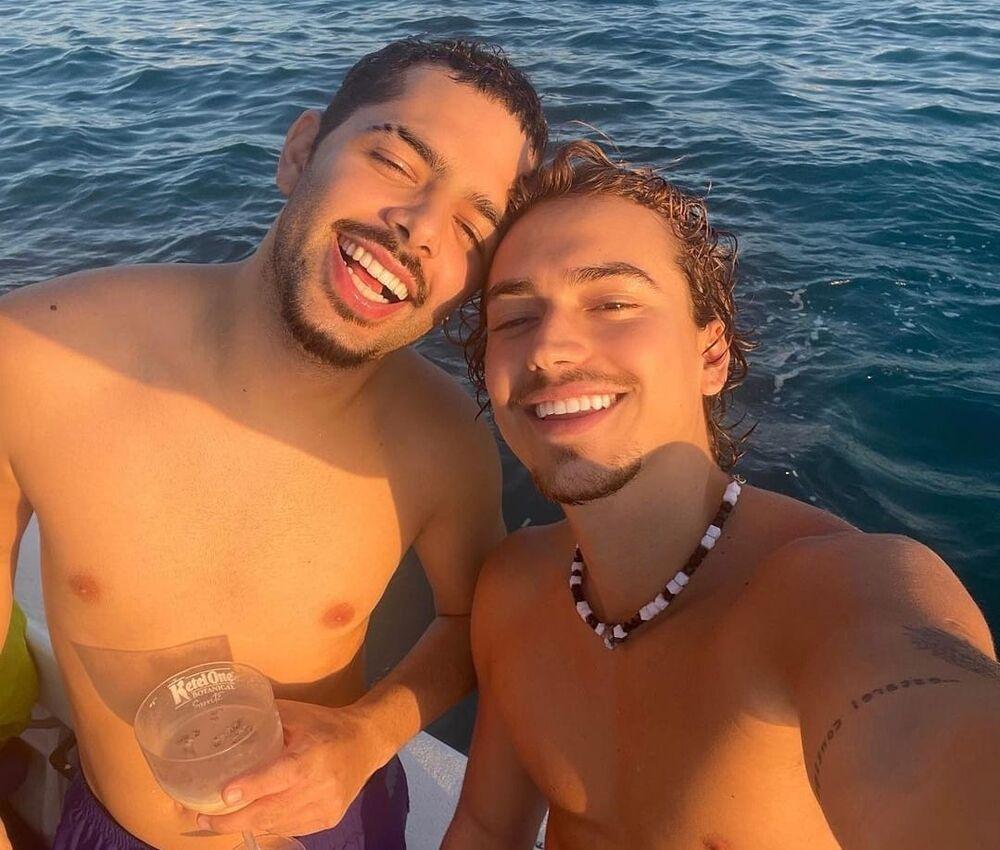 Pedro Sampaio curte fim de semana em Noronha com namorado Enfoco - O seu site de notcias