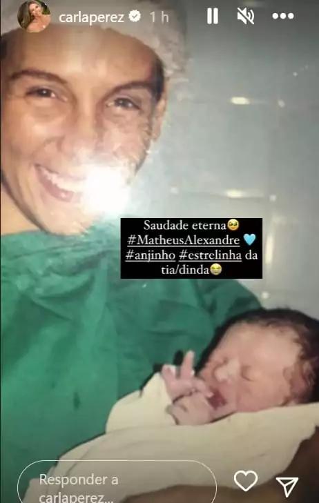 Carla Perez junto com o sobrinho quando recm-nascido