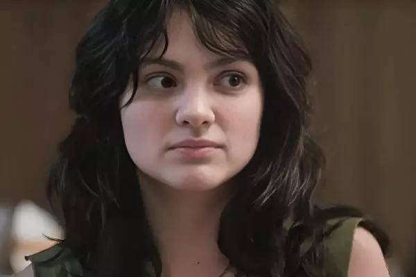 Debora Ozrio como Petra em Terra e Paixo