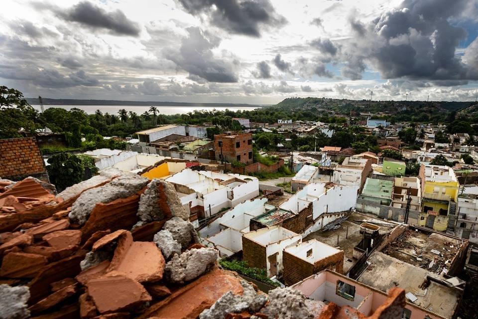 Imagem colorida mostra viso de bairros afundando Macei por conta da minerao da Braskem - Metrpoles