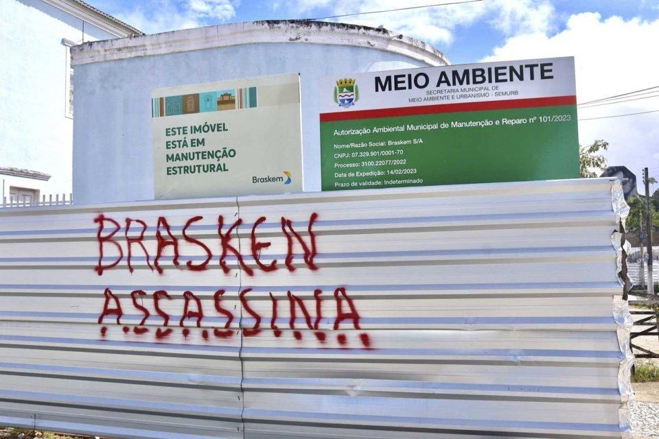 Mensagem Brasken Assassina em muro - metrpoles