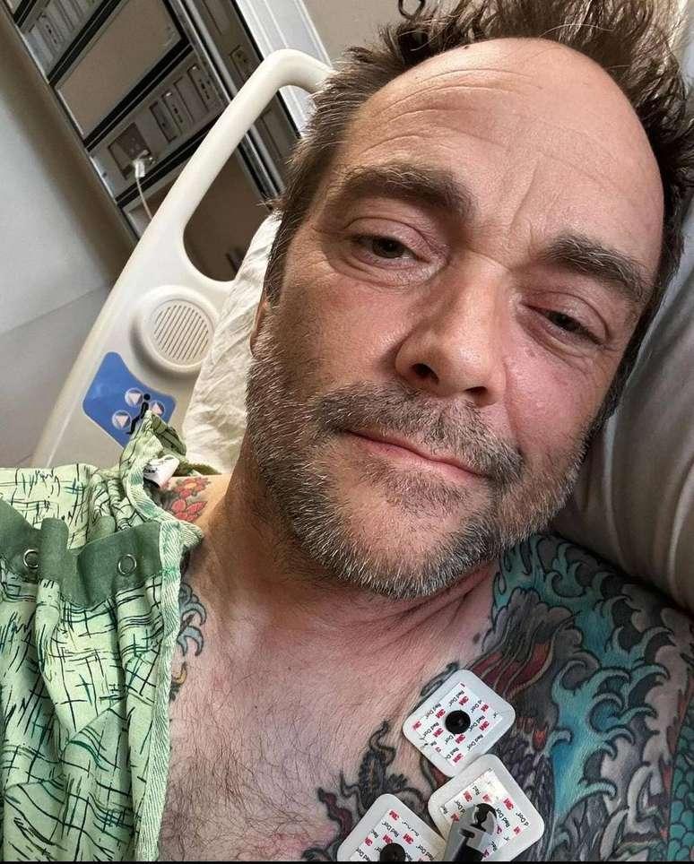 Mark Sheppard postou foto em que est no hospital