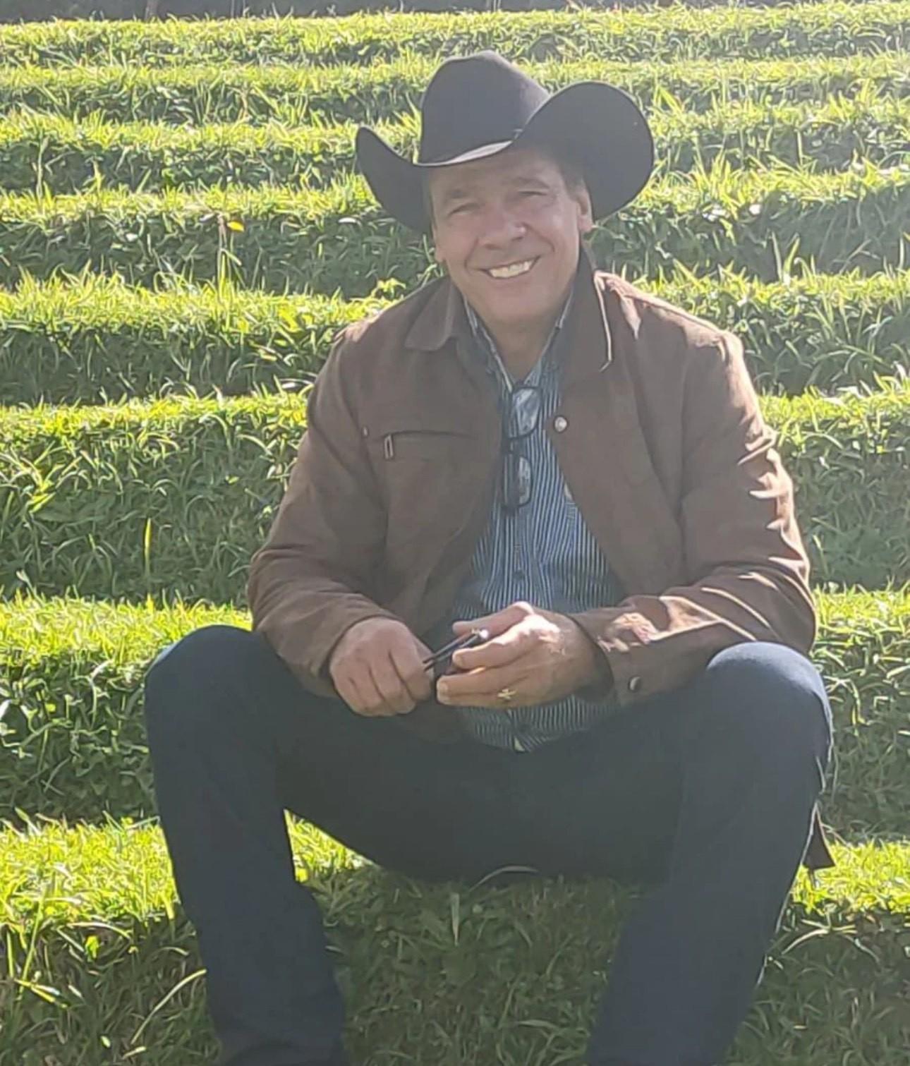 Campeo do BBB 2 Rodrigo Leonel admitiu ter perdido boa parte de seu prmio com investimentos que no deram certo em bezerros Ele tambm comprou imveis e alugou uma fazenda Atualmente gestor imobilirio Foto Reproduo Instagram