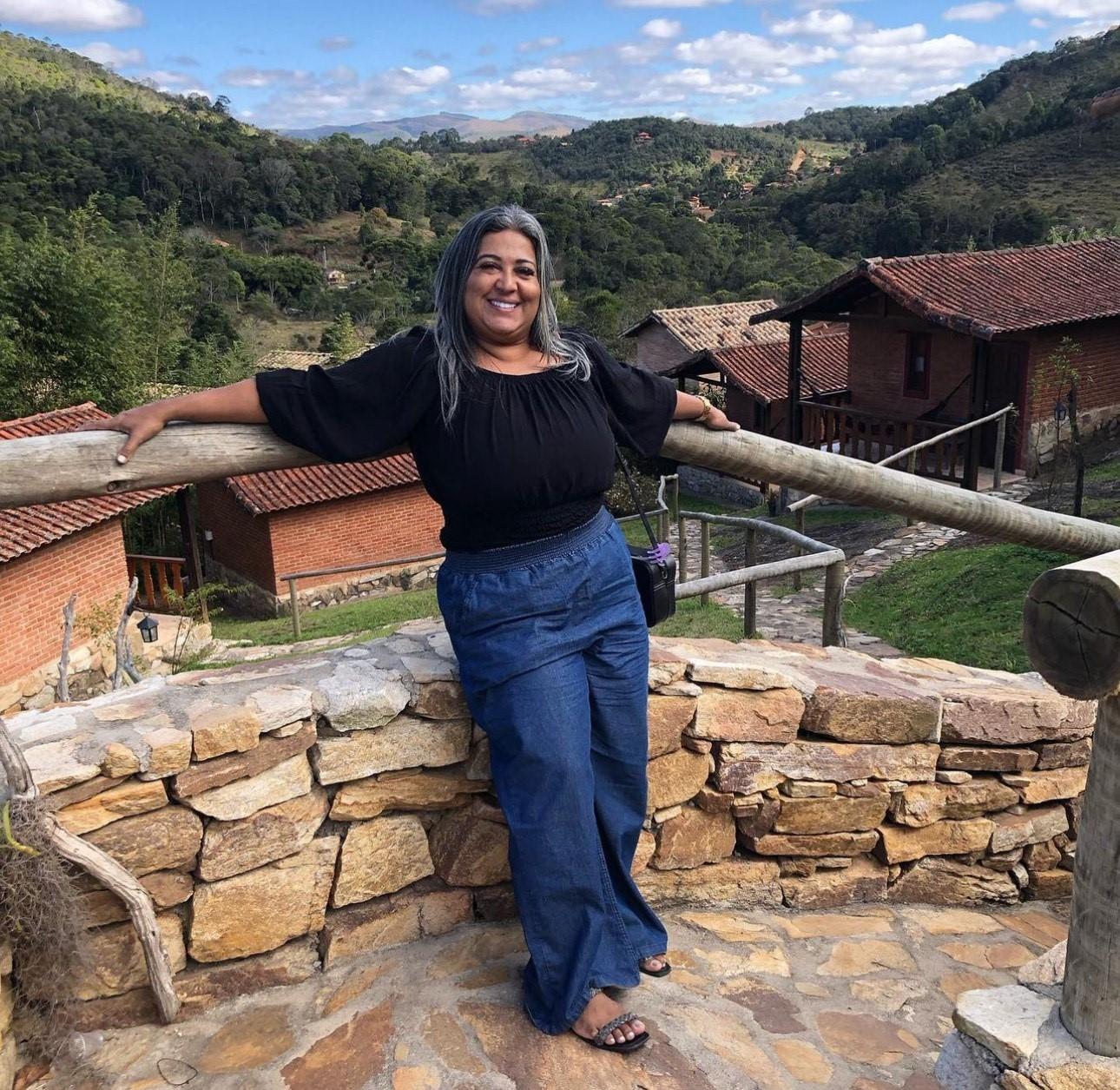 Vencedora do BBB 4 Cida Santos usou o prmio de R 500 mil para comprar uma casa um terreno e ajudar parentes Porm acabou perdendo muito dinheiro Dinheiro para me manter eu tenho Mas valor alto no disse em entrevista ao site Atualmente ela no trabalha O marido entregador Foto Reproduo Instagram