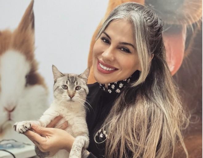 Vanessa Mesquita do BBB 14 comentou que fez alguns investimentos com o prmio Entre eles um restaurante japons e sua formao em medicina veterinria profisso que segue hoje em dia Ela tambm tem um instituto de defesa dos animais Foto Reproduo
