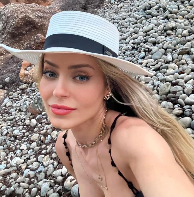 Paula von Sperling do BBB 19 disse nas redes que gastou todo o dinheiro mas no revelou como Na web ela costuma mostrar fotos de viagens e atua como influencer Foto Reproduo Instagram