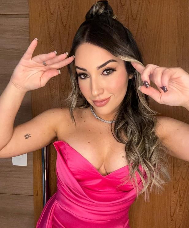 Amanda Meirelles vencedora do BBB 23 levou o maior prmio da Histria R 288 milhes Ela disse que pagou uma viagem para os pais e colocou o restante em investimentos Ela no voltou a exercer a profisso de mdica e tem atuado como influencer Foto Reproduo