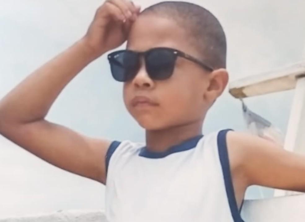 Jonathan Miguel Santos de 7 anos tambm morreu no naufrgio Foto ReproduoRedes Sociais