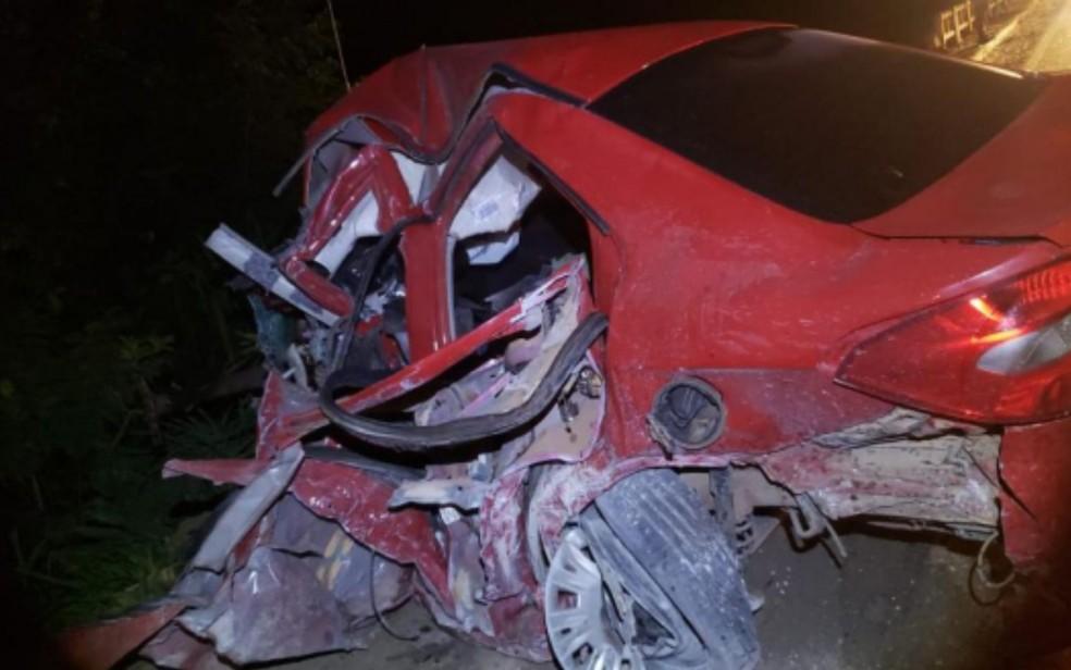 Carro do pastor Arnaldo Moreira de 56 que morreu em um acidente na GO-060 entre Santa Brbara de Gois e Claudinpolis Gois Foto ReproduoPM