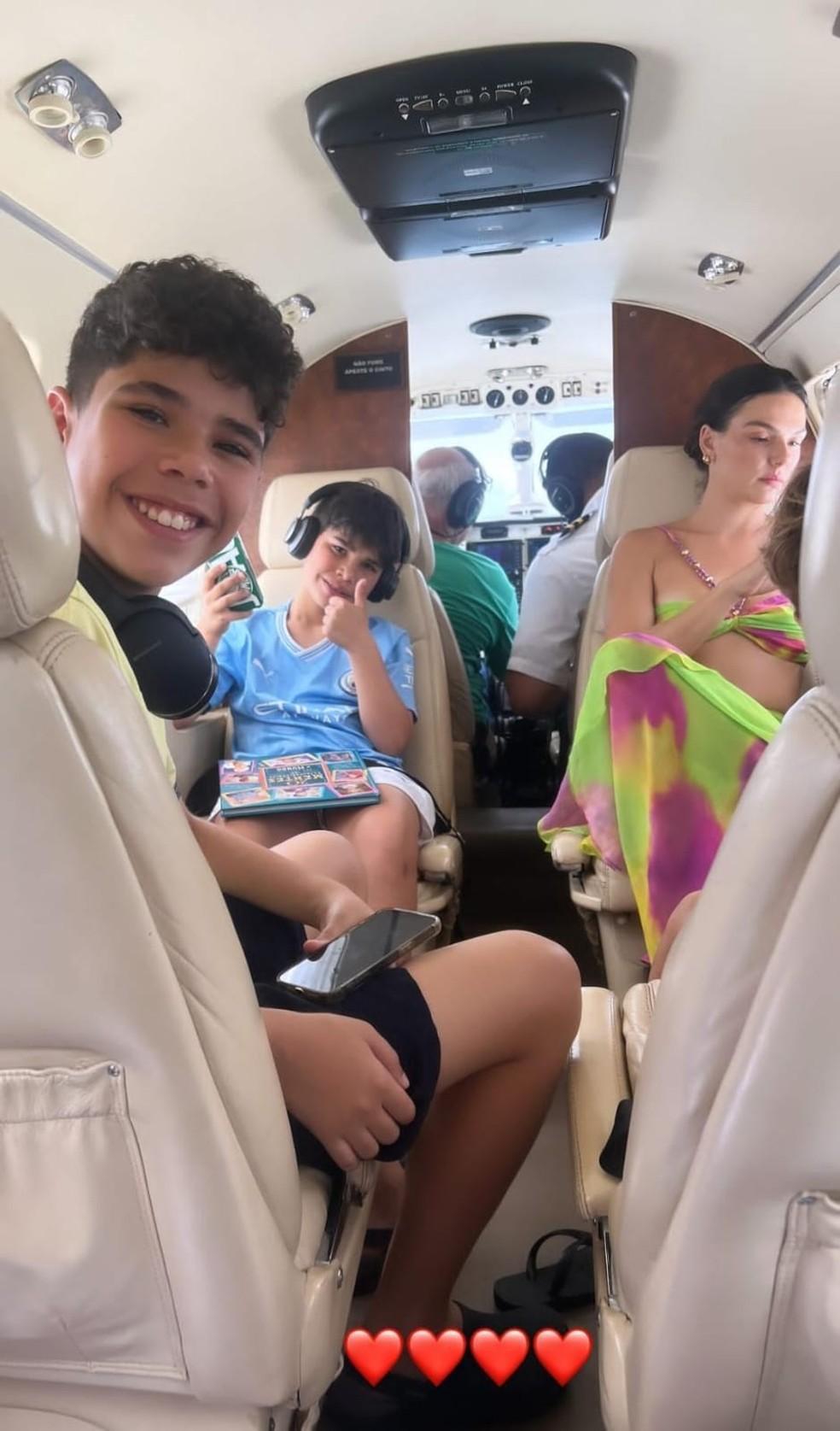 Marcus Buaiz com Isis Valverde e os filhos Foto ReproduoInstagram
