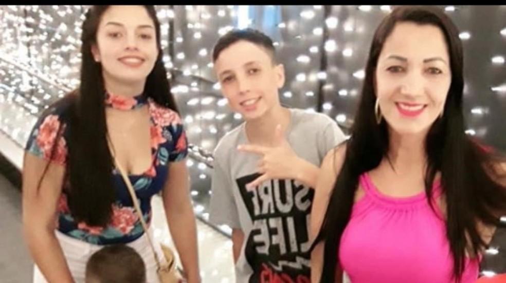 Me e dois filhos morrem aps fiao eltrica romper e cair dento de piscina em Rio Branco do Sul Foto Arquivo pessoal