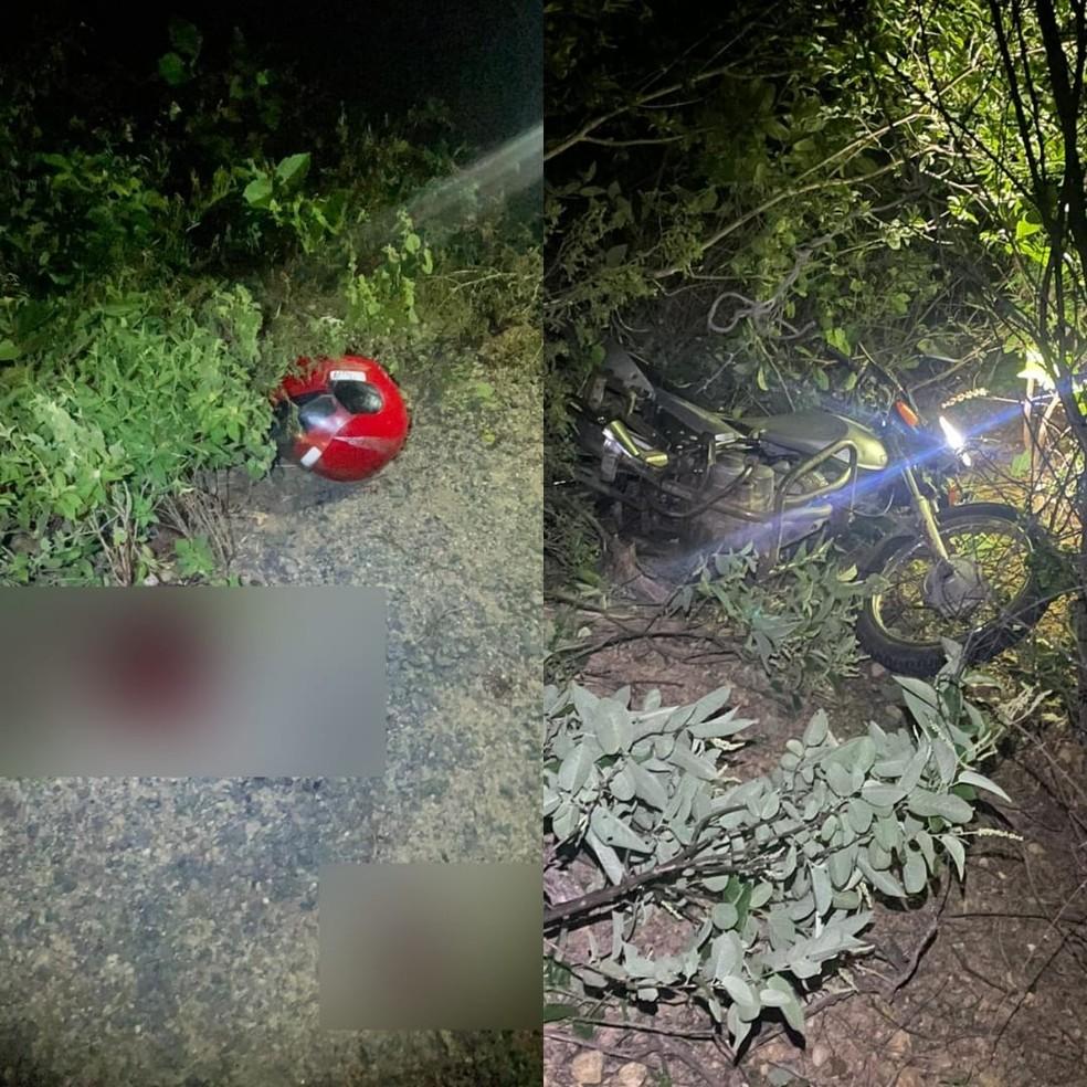 Capacete e motocicleta de vtima de acidente cados s margens de rodovia no Piau Foto Polcia Militar