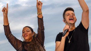 Mani Reggo esposa de Davi do BBB 24 subiu no palco durante gravao do novo DVD de Nadson O Ferinha - Foto Reproduo Instagram