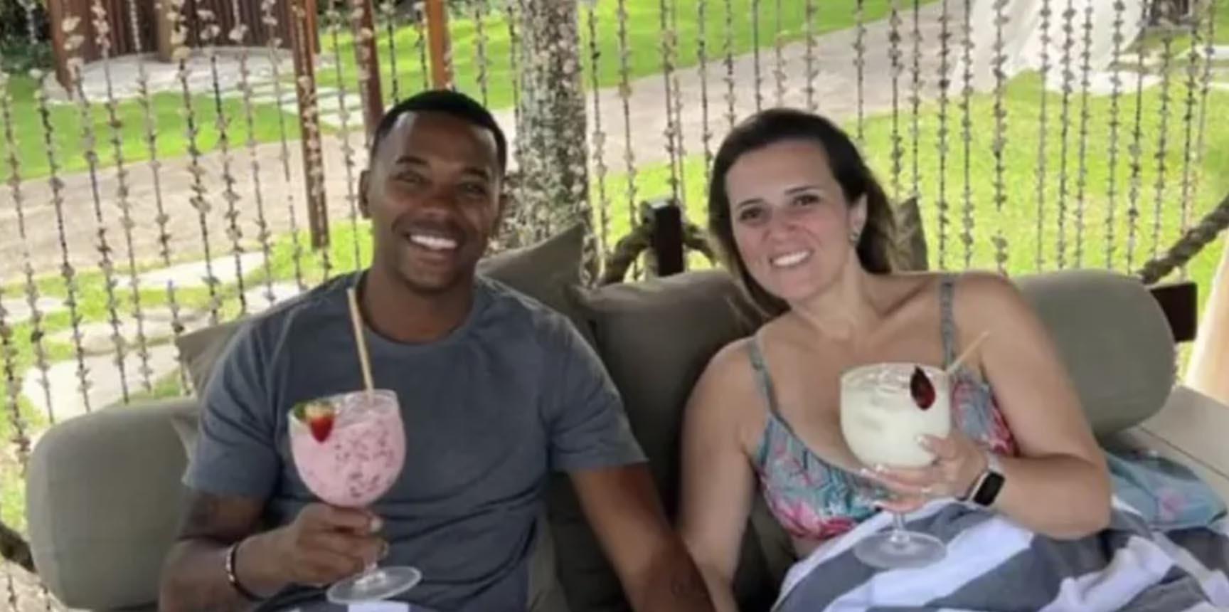 Image: https://mulherinteressante.com/wp-content/uploads/2024/03/postiimg-65fd8ed1407c61384.jpg Robinho casado com Vivian - Foto Reproduo Instagram
