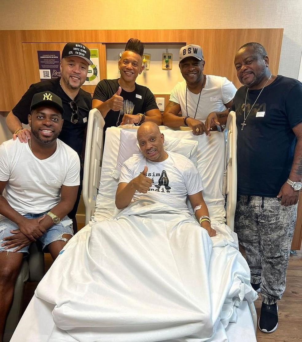 Anderson do Molejo recebe visita de colegas do grupo no hospital Foto Reproduo Instagram