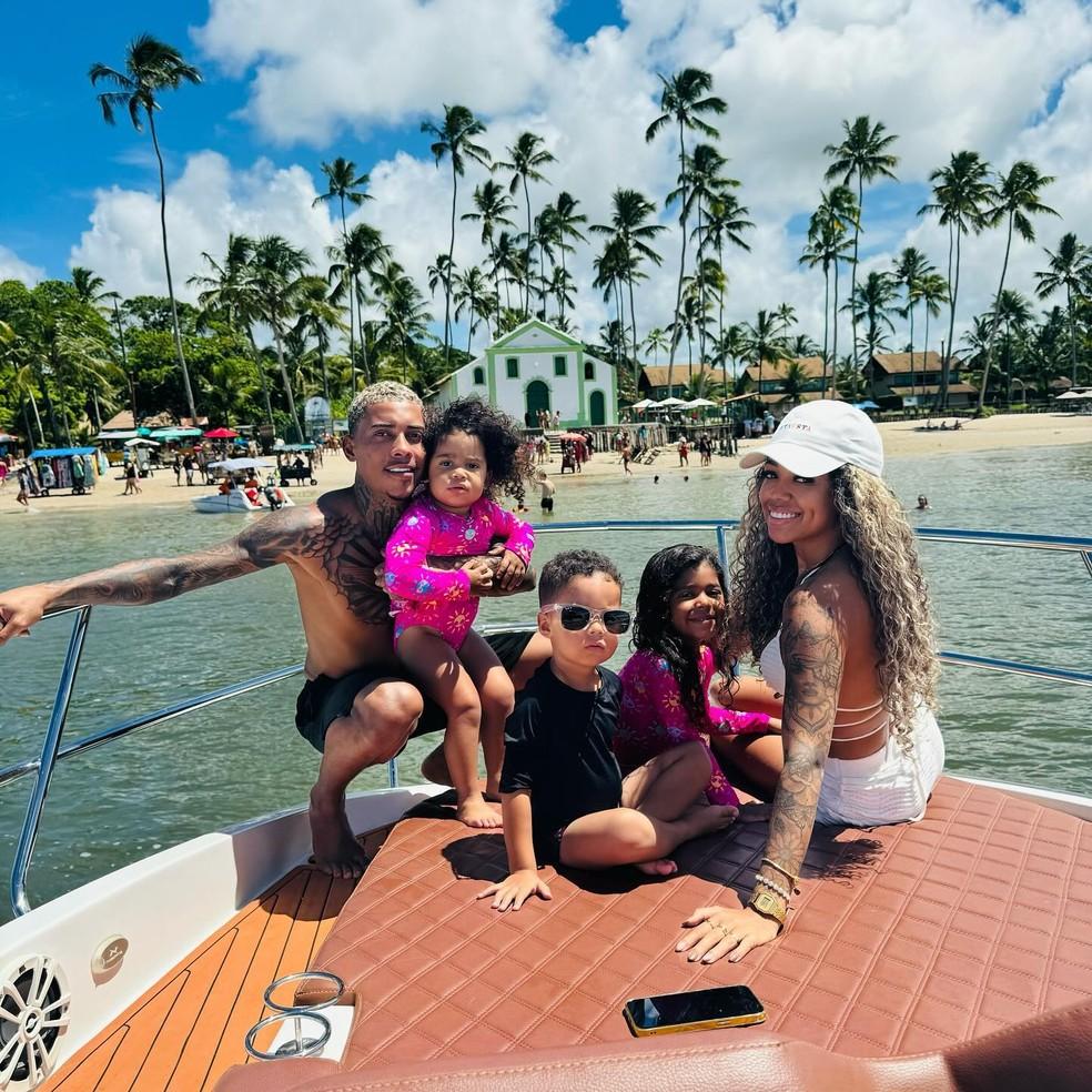 MC Poze Vivi Noronha e os filhos Foto ReproduoInstagram