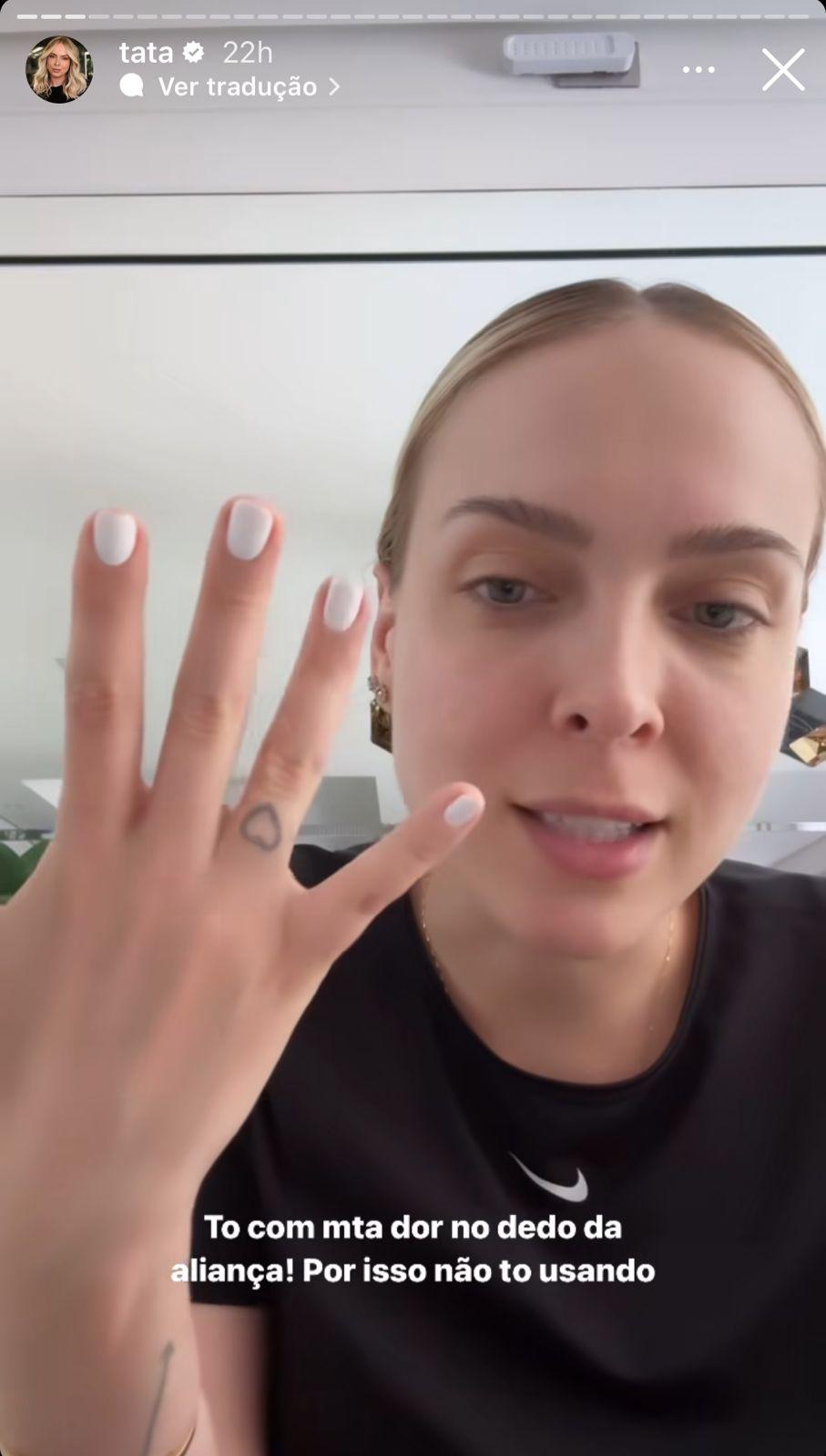 Tata Estaniecki explica ausncia de aliana do casamento com Julio Cocielo