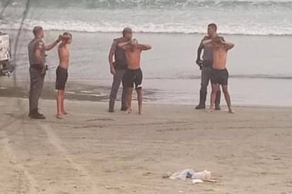 Quatro adolescentes foram apreendidos aps crime na Praia do Mar Casado em Guaruj SP Foto Redes sociais