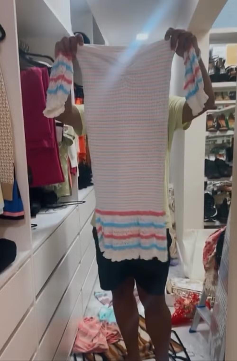 Jojo Todynho mostra roupas que comprou para o Ch Revelao Beb