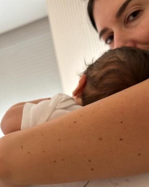 Image: https://mulherinteressante.com/wp-content/uploads/2024/05/postiimg-66423ec32d2355722.jpeg Rebeca Abravanel e Alexandre Pato exibem filho pela primeira vez na web