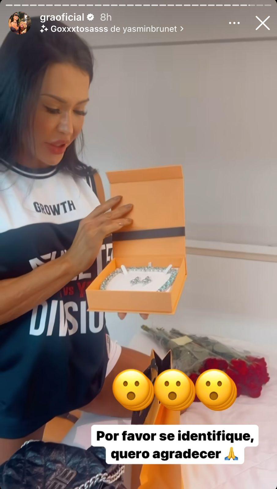 Gracyanne Barbosa recebe presentes de admirador secreto - ReproduoInstagram