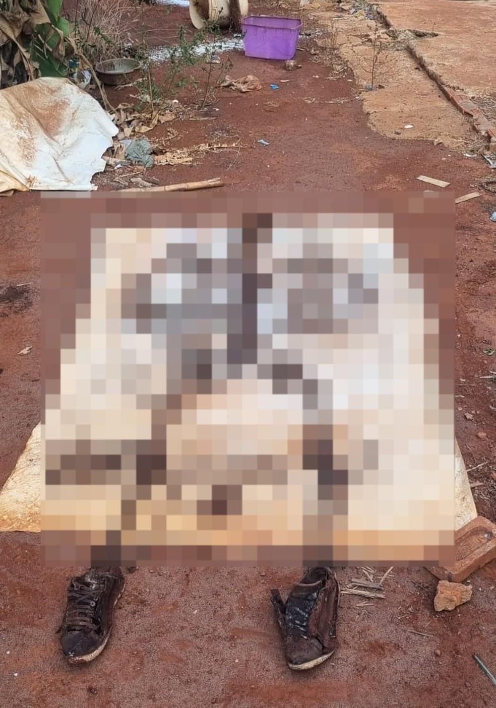 Ossada da vtima encontrada no quintal de casa Foto Divulgao