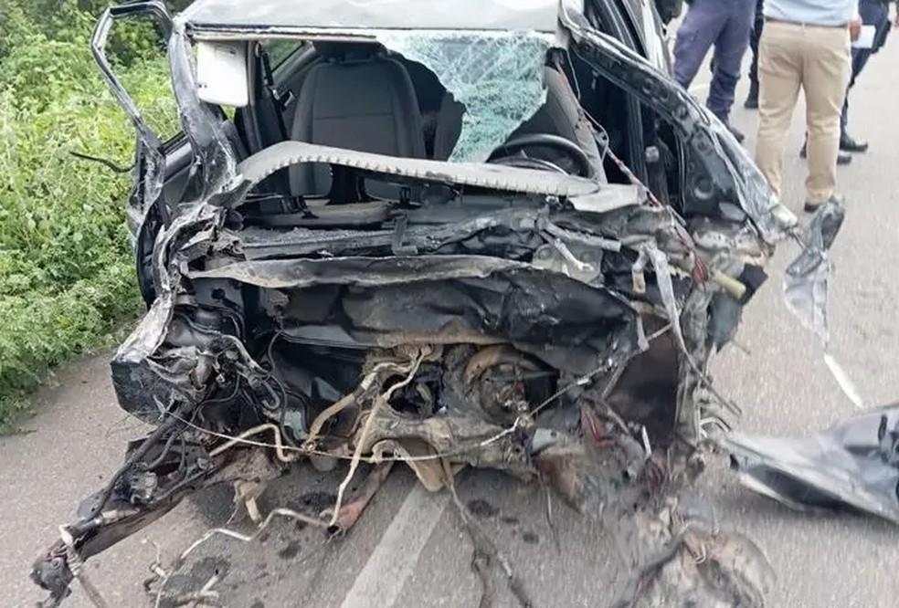 Image: https://mulherinteressante.com/wp-content/uploads/2024/05/postiimg-6650c257ddb324949.jpg Carro de fisioterapeuta ficou destrudo aps coliso com caminho na AL-220 em Delmiro Gouveia Foto Redes sociais