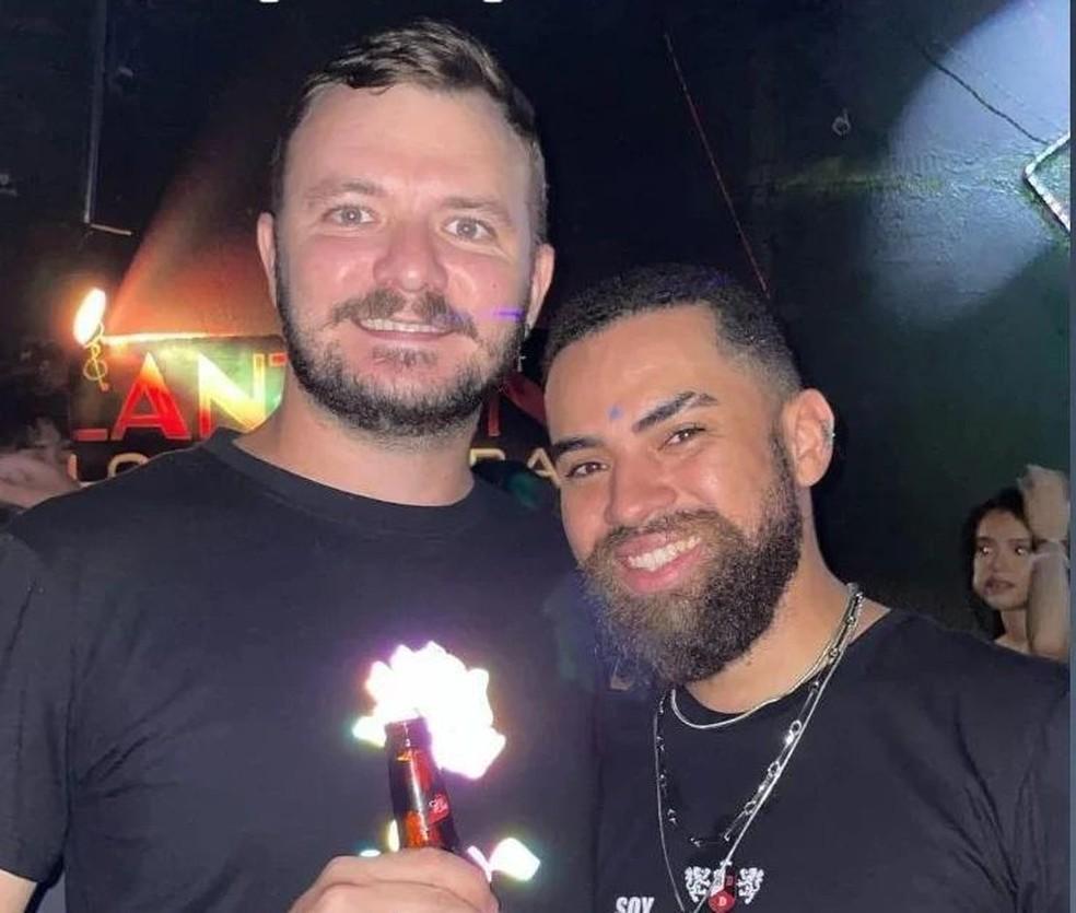 Anderson Boni esquerda e o amigo Anderson Gama Foto Divulgao