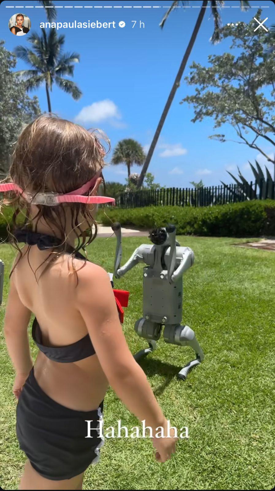 Filha de Roberto Justus brinca com cachorro rob - ReproduoInstagram