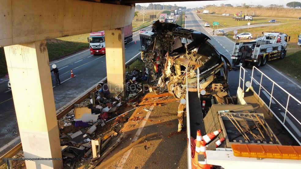 Acidente com nibus no interior de SP deixa 10 mortos e mais de 40 feridos Foto ArtespDivulgao