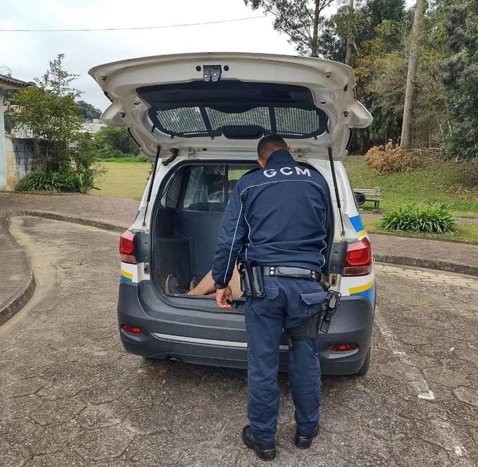 Vigilante de 35 anos suspeito de dar 17 facadas na companheira em Apia foi preso Foto GCM de ApiaDivulgao
