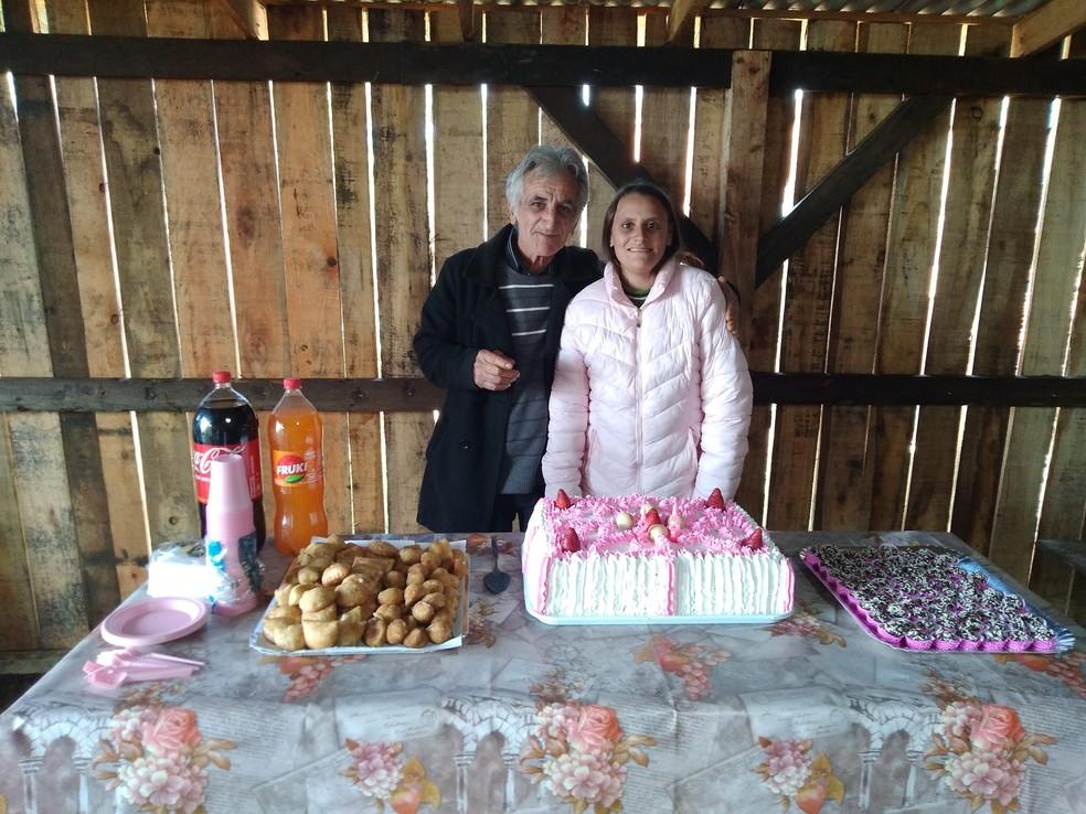 Image: https://mulherinteressante.com/wp-content/uploads/2024/07/postiimg-669b271ea89311168.jpg Filha Ana Carolina Flores Oliveira e pai Juarez Nunes de Oliveira morreram em acidente no municpio de Rio Pardo Foto Arquivo pessoal