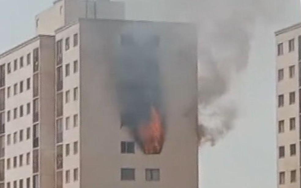 Incndio em apartamento de Valparaso de Gois Foto ReproduoTV Anhanguera
